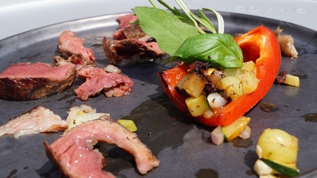 Tafelspitz vom Rind mit Ratatouille in der Paprika Serum114