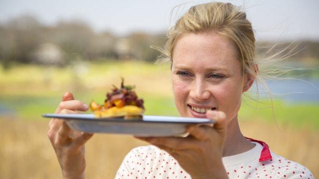 Teacup Pancakes mit süßer Nektarinen-Vanille Marmelade und Ahorn-Rosmarin-Schinken