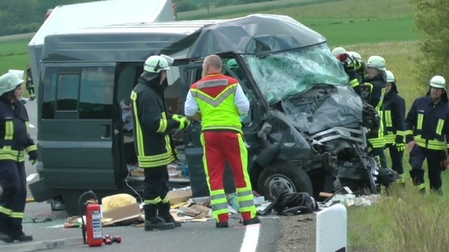 Zwei Autofahrer sterben bei Unfall auf B 255