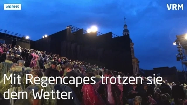 Nibelungen Festspiele Stars Und Tropfchen Am Roten Teppich