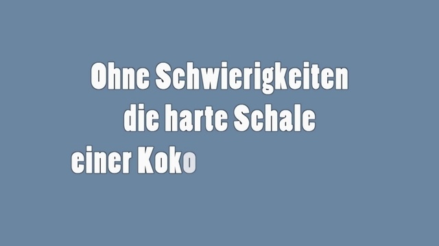 Ohne Schwierigkeiten die harte Schale einer Kokosnuss knacken