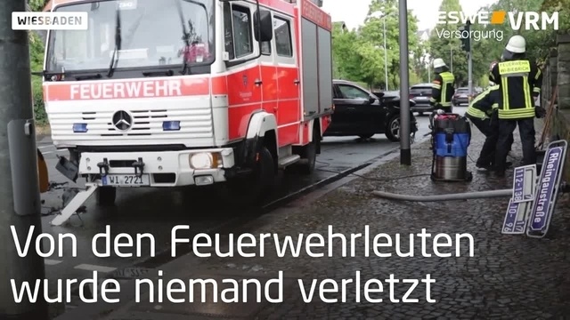 Unfall mit Feuerwehrauto in Wiesbaden