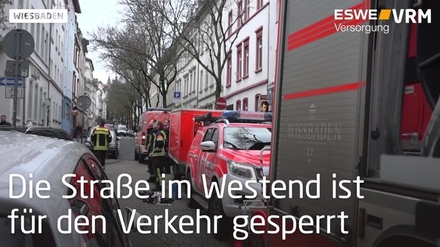 Wiesbaden: Dachteile drohen abzustürzen