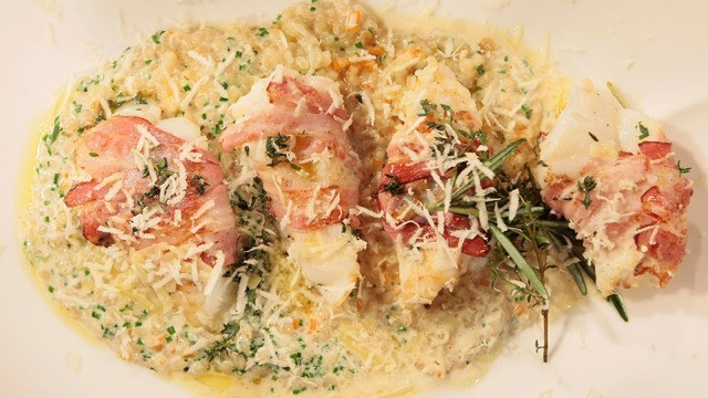 Saltimbocca vom Seeteufel auf Gemüsegraupen