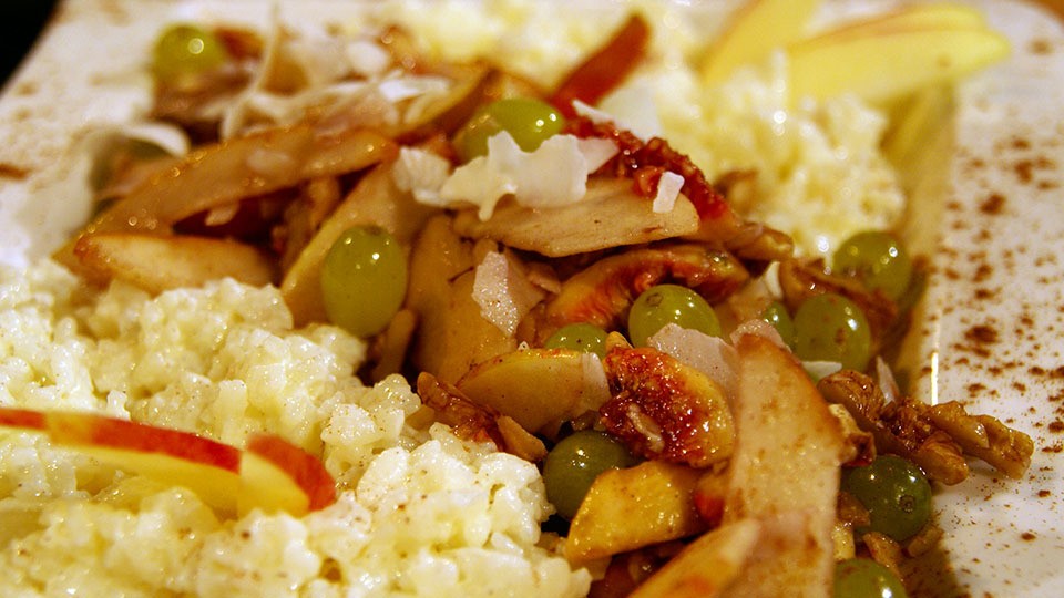 Fruchtsalat mit Kokos-Milchreis