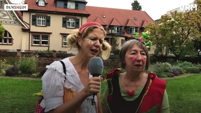 Clowninnen kommen zur Visite ins Seniorenheim