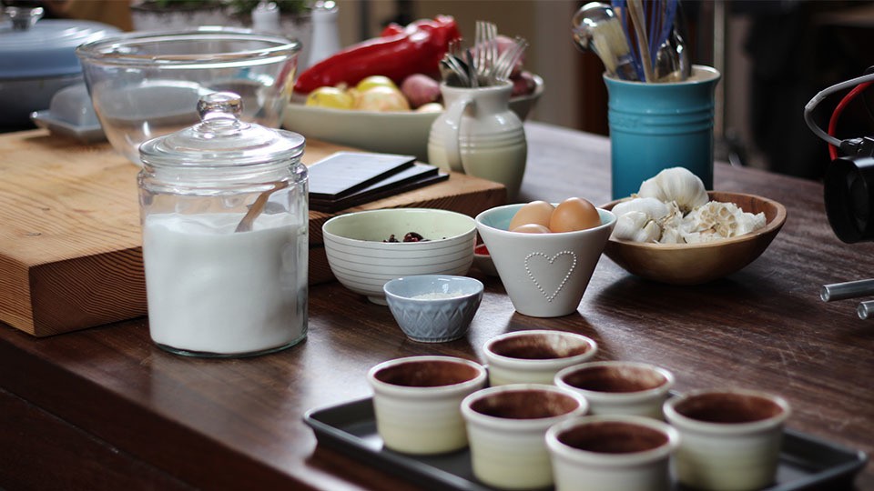 Dunkle Schokolade und Kirschpudding