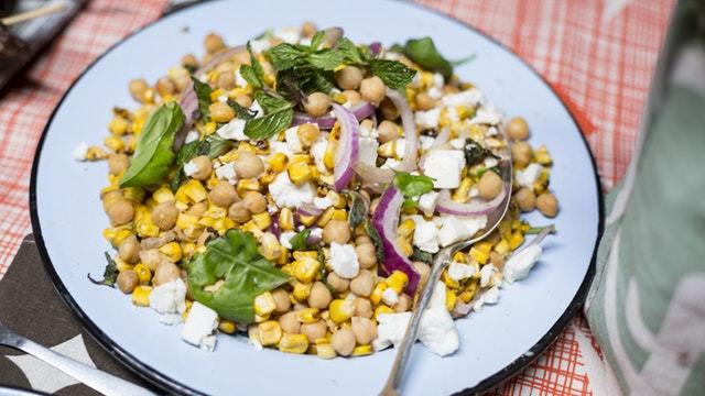 Rustikaler Mais-Kichererbsen-Salat