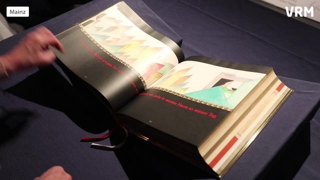 1200-Meter-Rekordbibel kommt ins Gutenberg-Museum