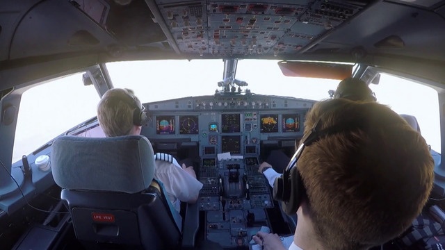 Easyjet - Inside the Cockpit (3)