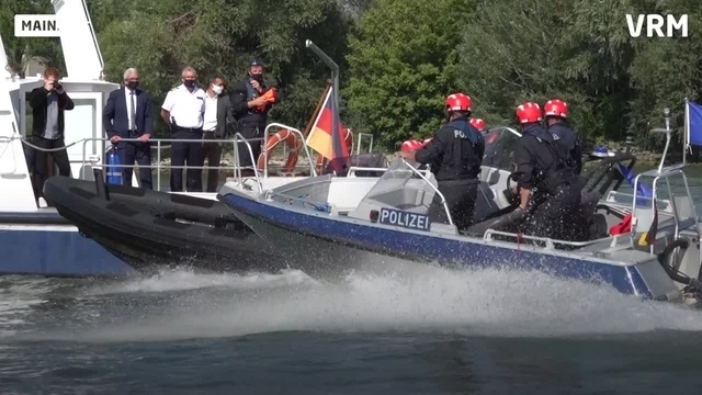 Mit Vollgas übers Wasser