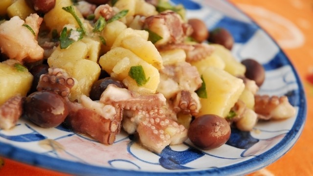 Tintenfischsalat mit Kartoffeln