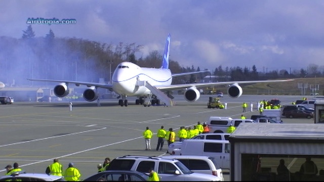 Erstflüge der Boeing 747-8