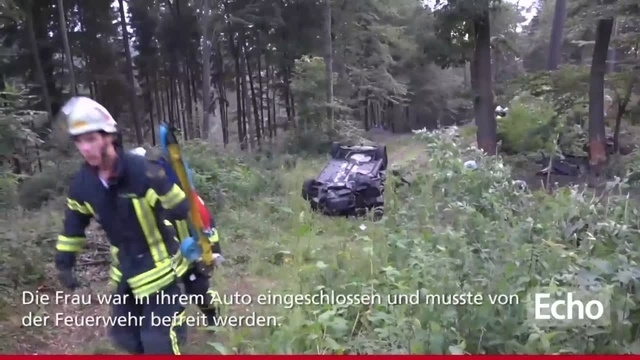 L3318: Frau von Fahrbahn abgekommen und überschlagen