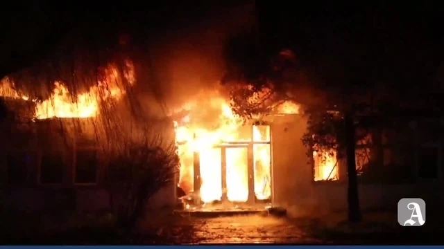 Grossbrand In Mainz Zwei Lagerhallen In Mombach Nicht Zu Retten Gefahr Fur Mcv Wagenhalle
