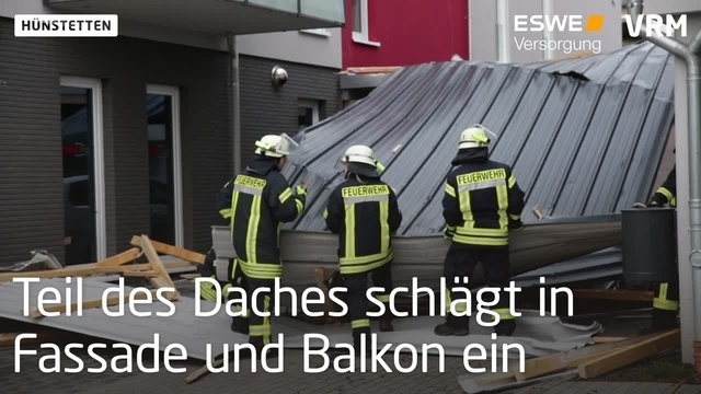 Dach schlägt in Familienhaus und Werkstatt ein