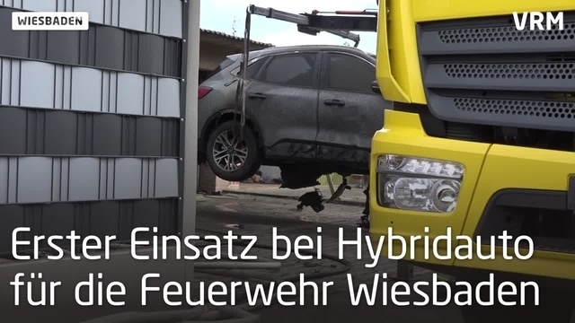 Neues Hybrid-Auto brennt beim Laden aus