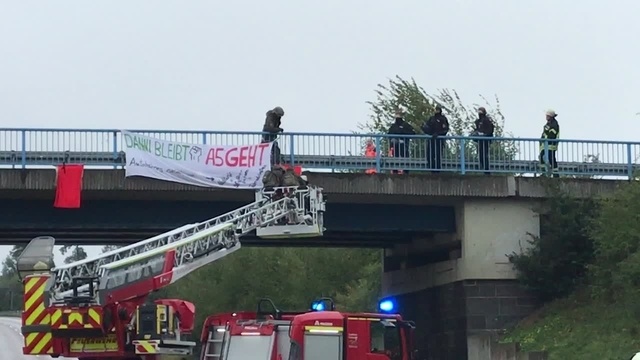 Protest gegen A49-Ausbau: Aktivisten blockieren A5