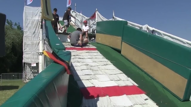 Tibet testet: Skispringen im Sommer