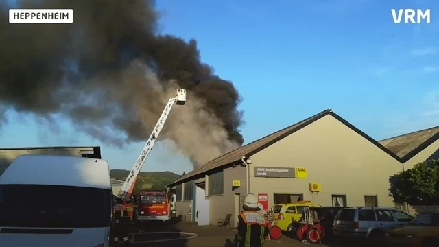 Feuer Und Rauch Bei Autowerkstatt In Heppenheim