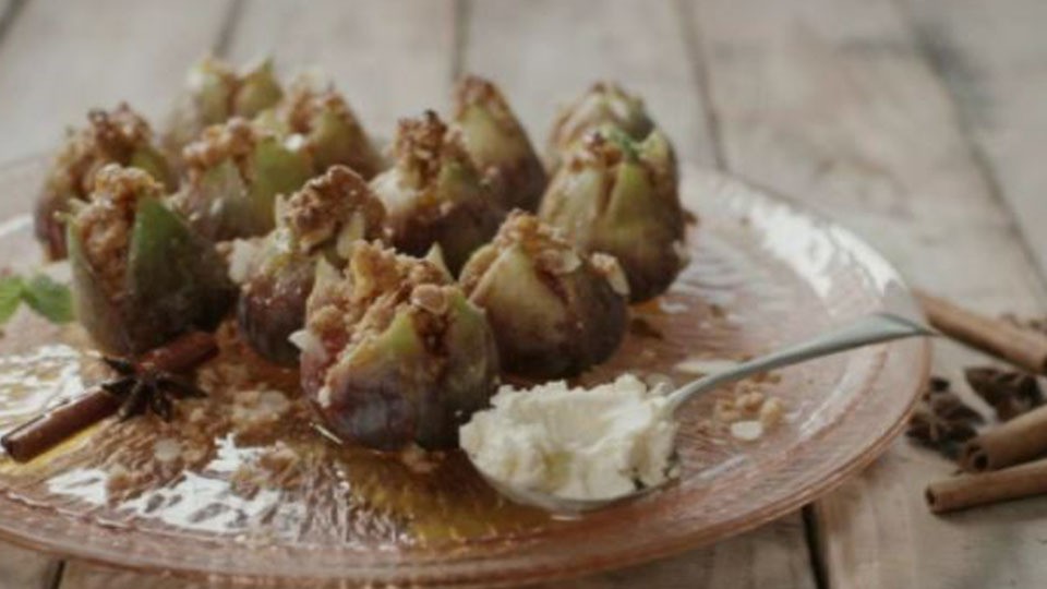 Geröstete Honig-Feigen mit Amaretti Crumble