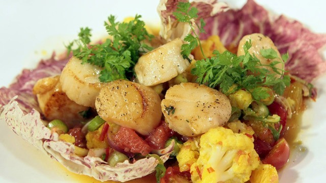Safran-Blumenkohl-Salat mit gebratenen Jakobsmuscheln von Johann Lafer