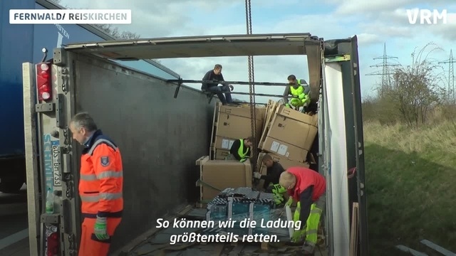 Umgekippter Laster auf der A5 zwischen Reiskirchen und Fernwald