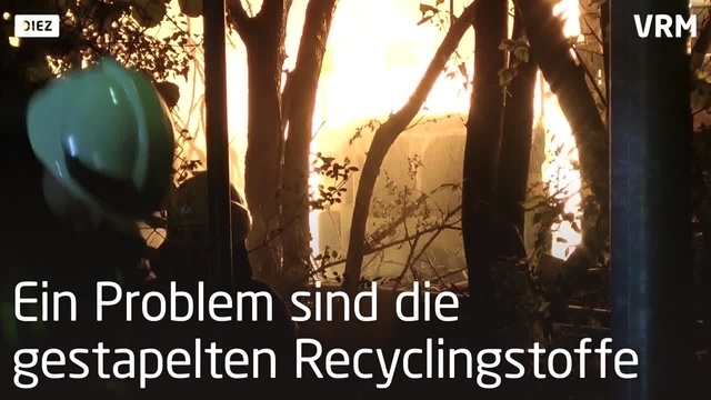 Recyclingfabrik in Diez brennt