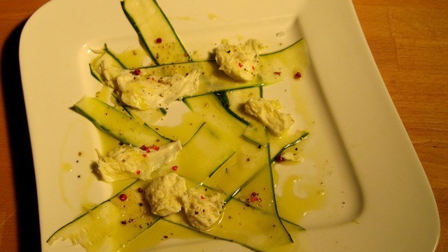 Mozzarella Zucchini Salat