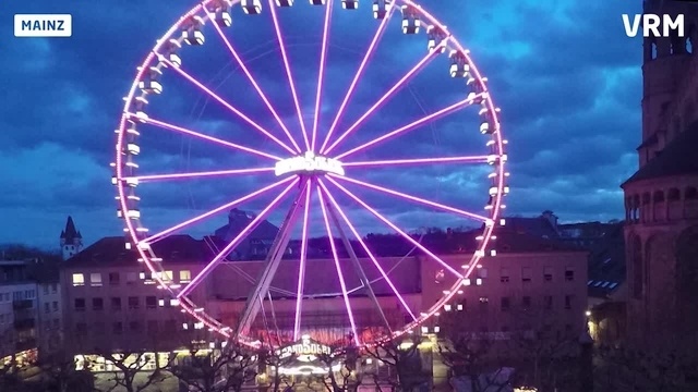 Riesenrad zur Mainzer Fastnacht wird aufgebaut