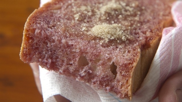 Brot mit Wein und Zucker