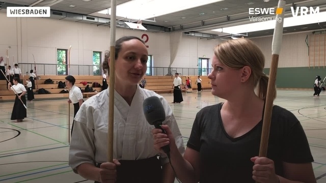 Nicole Suckert testet Naginata