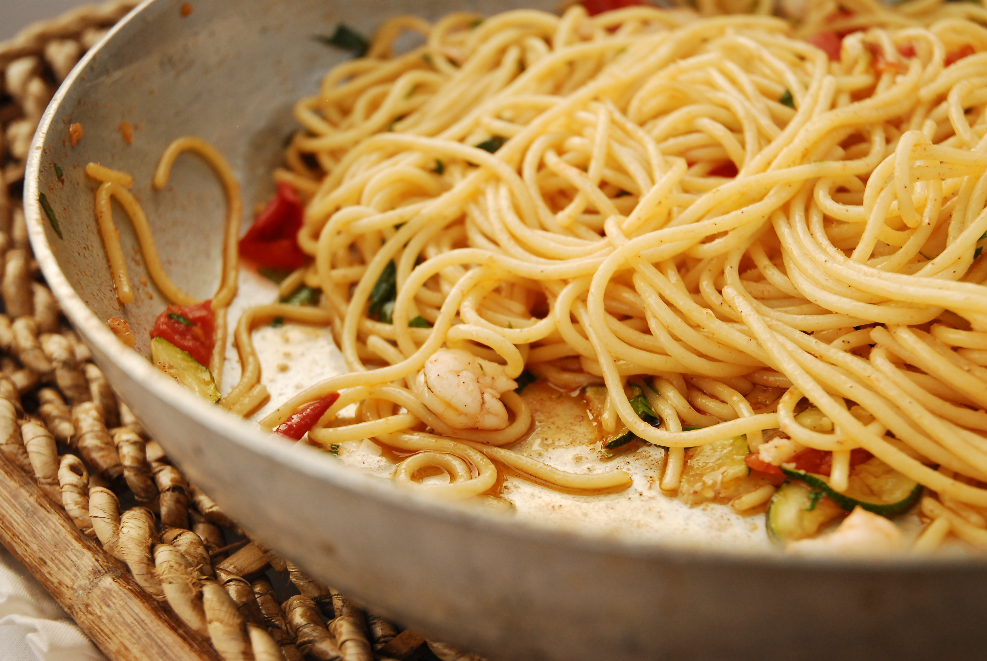 Spaghetti mit Garnelen und Zucchini