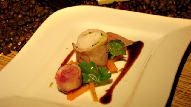 Kaninchenrücken in Kaffeebutter und Molejus mit Karotten