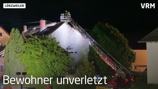 Lörzweiler: Einfamilienhaus brennt