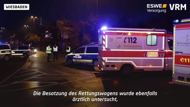 Auto und Krankenwagen kollidieren nahe Brita Arena