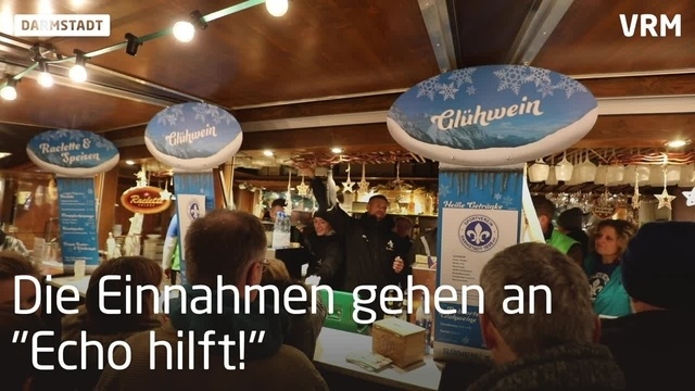 Lilien-Spieler schenken Glühwein aus