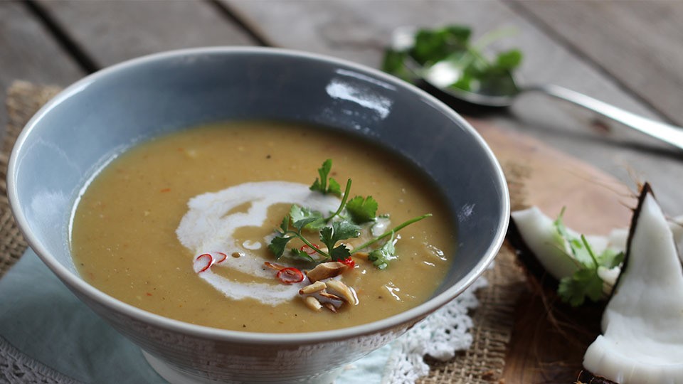Geröstete Süßkartoffeln und Kokosnusssuppe mit Harissa