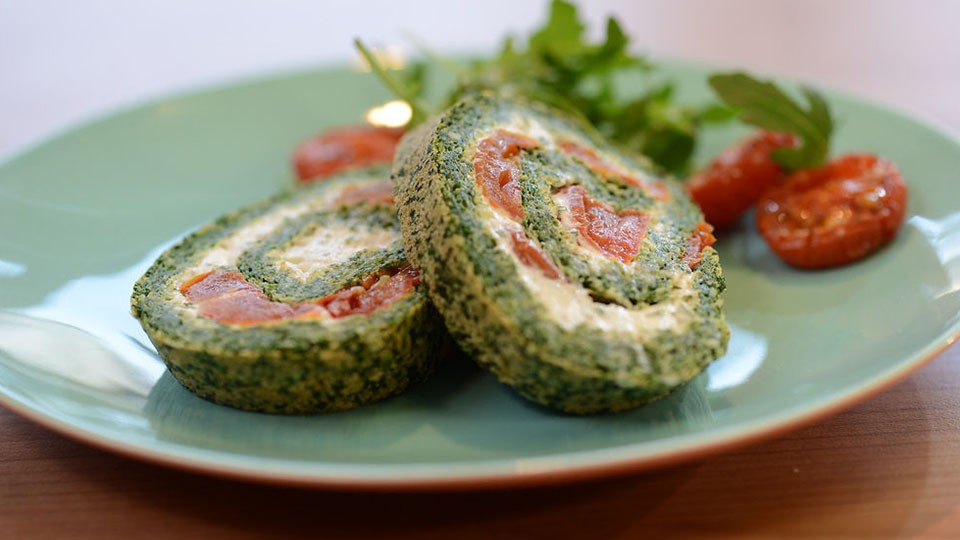 Spinat-Omelett mit Ziegenkäse und Tomaten