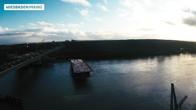 Neues 2050-Tonnen-Bauteil für die Schiersteiner Brücke