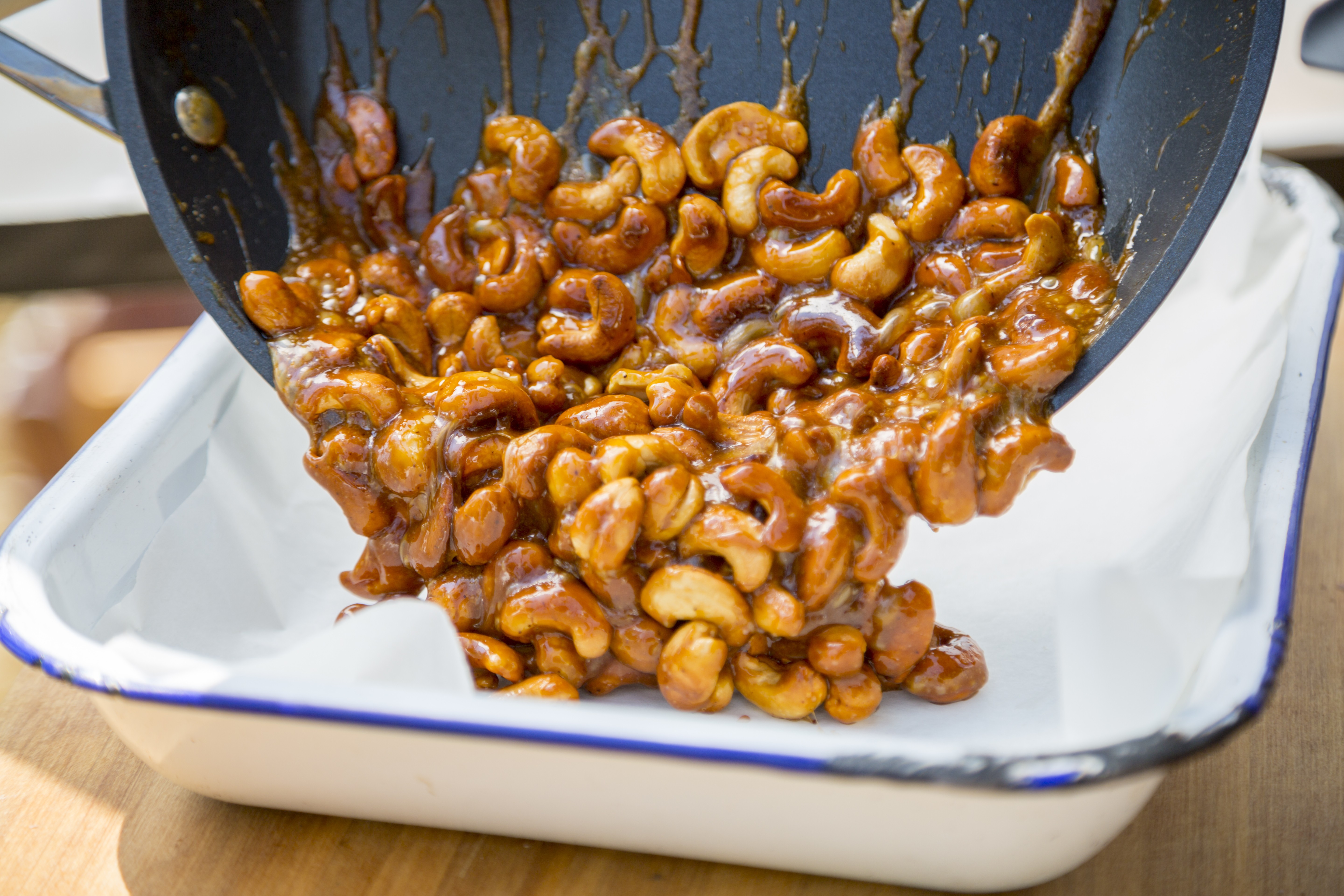 Bananen-Erdnussbutter-Eis mit Cashewkrokant