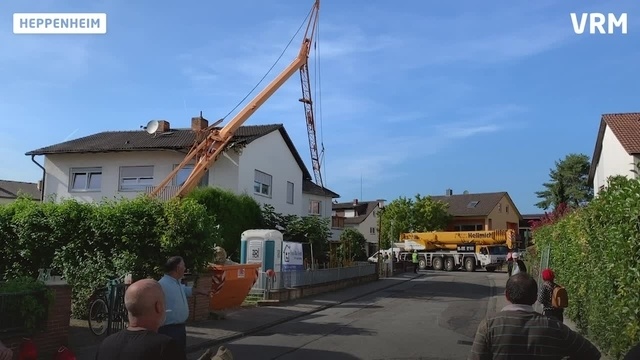 Heppenheim: Kran stürzt auf zwei Häuser
